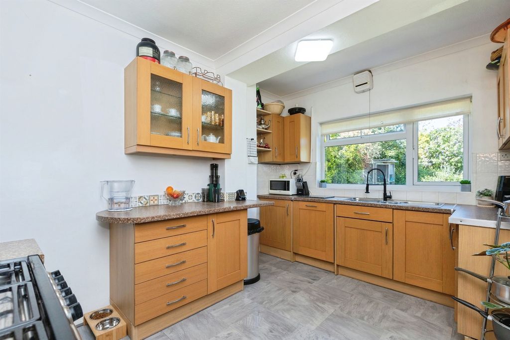 Additional image 13 of 3 bed semi-detached house for saleFrinton Avenue, Leicester LE5