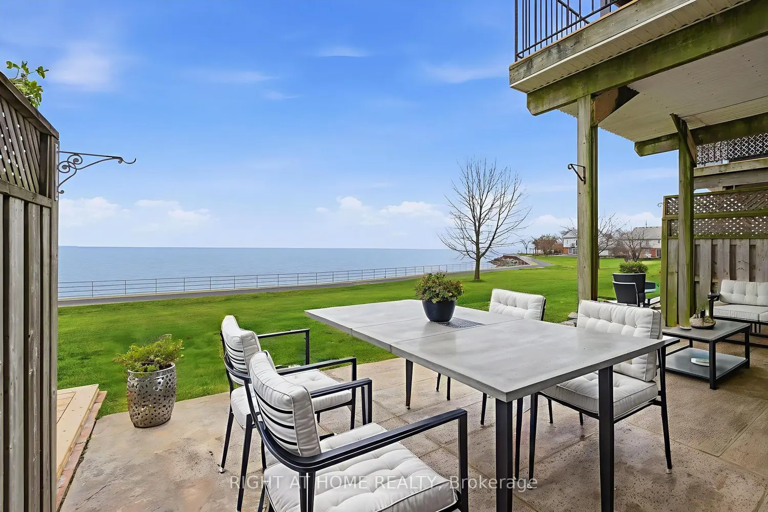 515 North Service Road 55