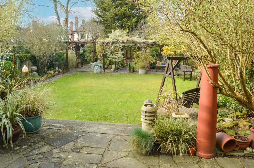 5 bed detached house for saleWimborne Road, South Knighton, Leicester LE2 photo 4
