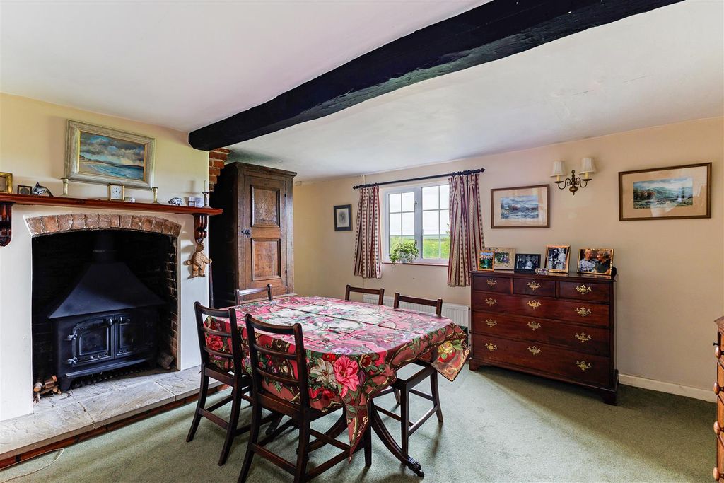 4 bed detached house for saleCoate, Devizes SN10 photo 3