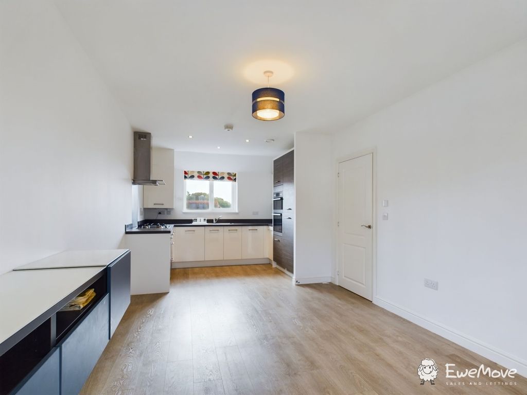 2 bed flat for saleDimmer Drive, Wilton, Salisbury, Wiltshire SP2 photo 4