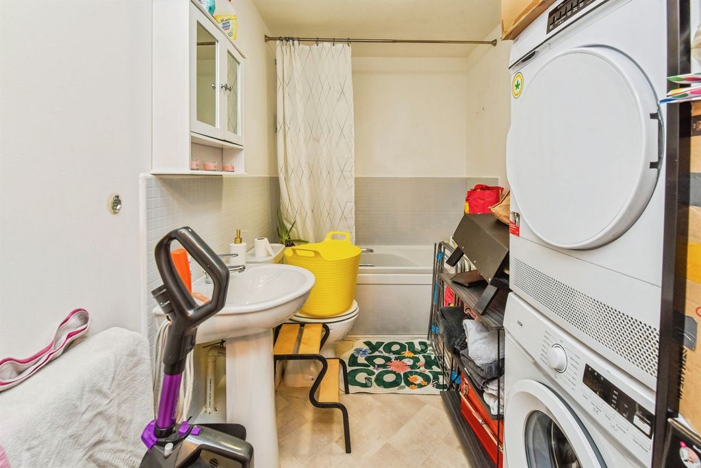 Additional image 10 of 2 bed flat for saleCowleaze, Chippenham SN15