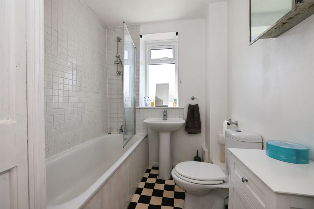 Additional image 11 of 2 bed flat for saleCastle Road, Salisbury SP1