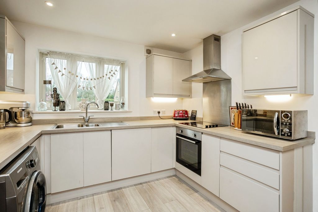 3 bed terraced house for saleThe Paddock, Melton Mowbray LE14 photo 2
