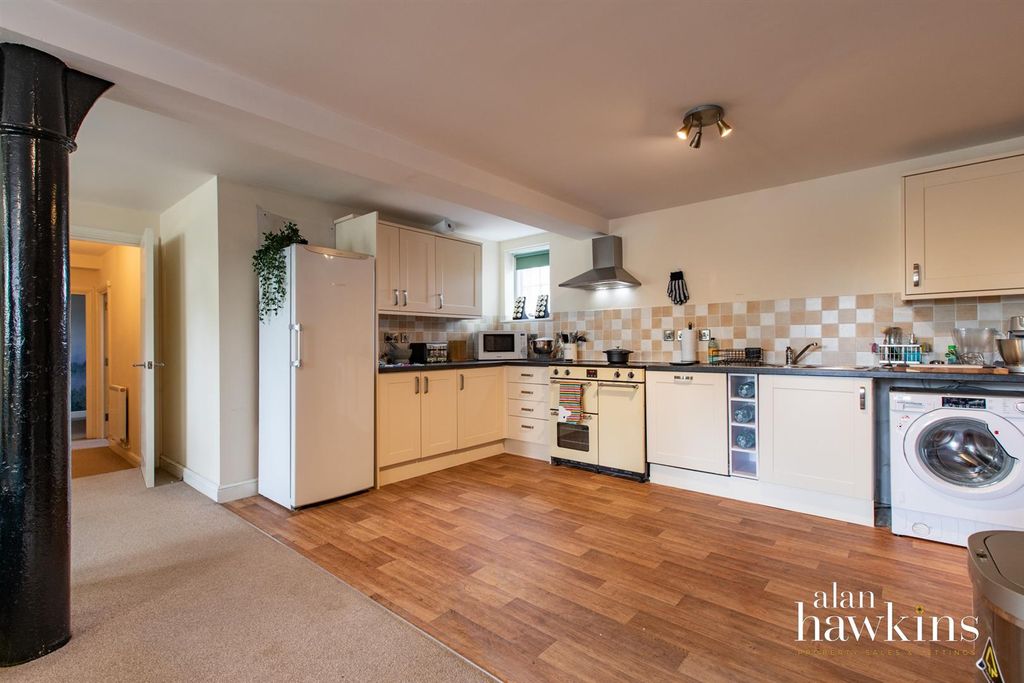 Additional image 10 of 2 bed flat for saleDaisy Brook, Royal Wootton Bassett SN4