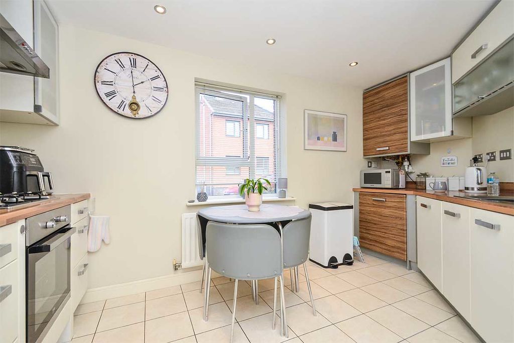 Additional image 4 of 2 bed flat for salePear Tree Close, Lichfield WS14
