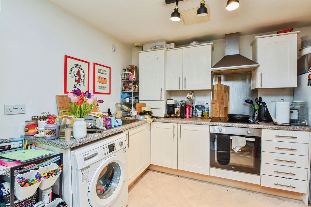 Additional image 3 of 2 bed flat for saleCowleaze, Chippenham SN15