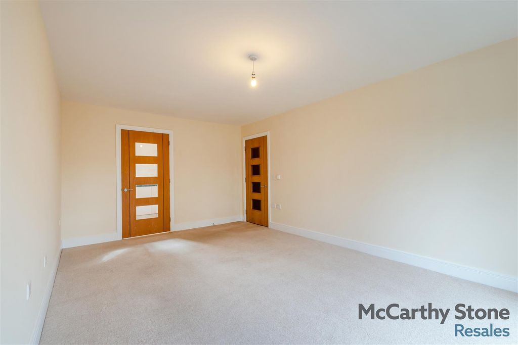 Additional image 5 of 1 bed flat for saleWolsey Court, Knighton Park Road, Leicester LE2