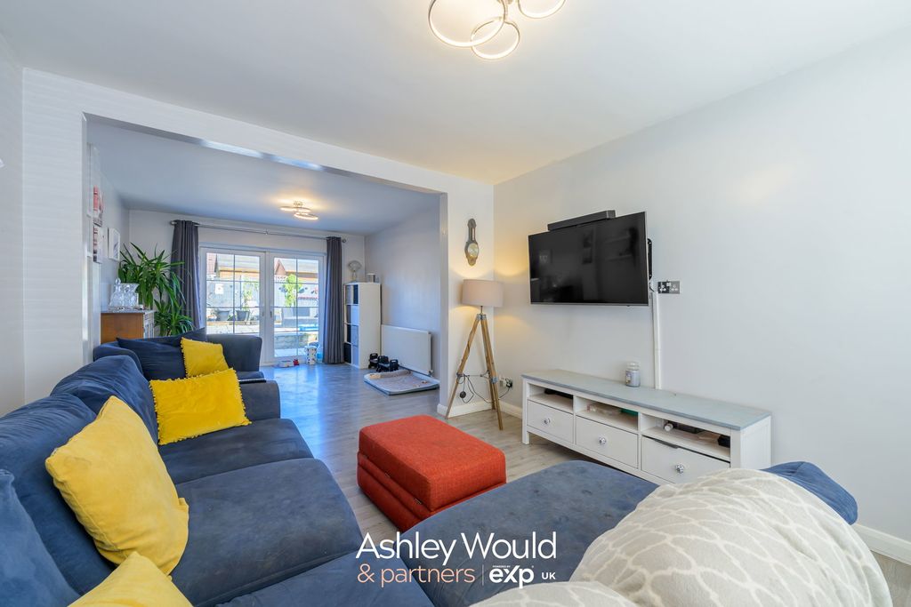 Additional image 2 of 3 bed semi-detached house for saleWindmill Grove, Kingswinford DY6