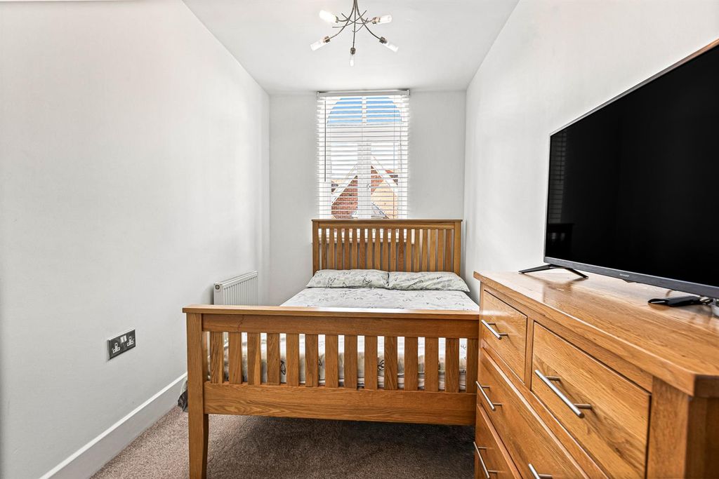 Additional image 12 of 5 bed end terrace house for saleElm Tree Court, Leicester LE2