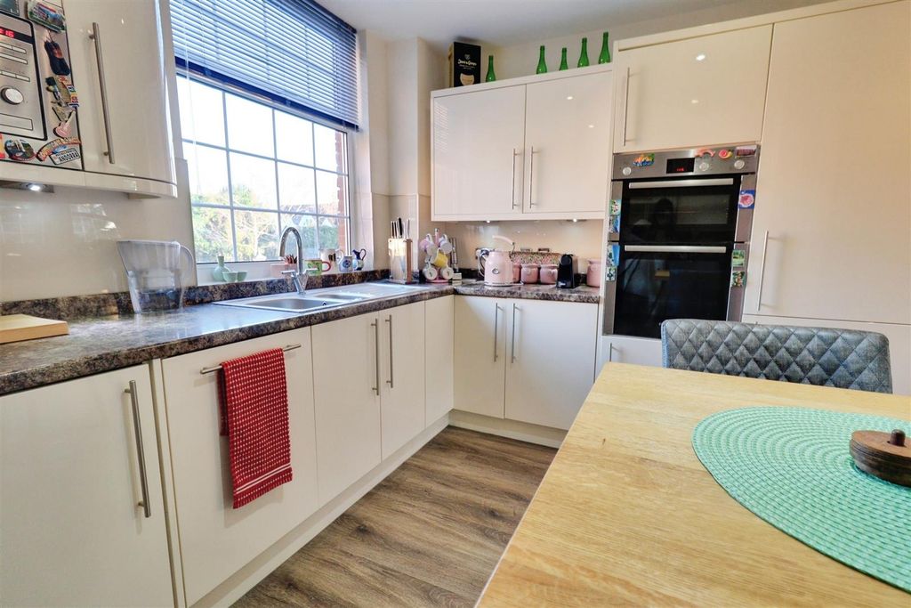 Additional image 20 of 3 bed flat for saleBrackenwood Mews, Weston, Crewe CW2