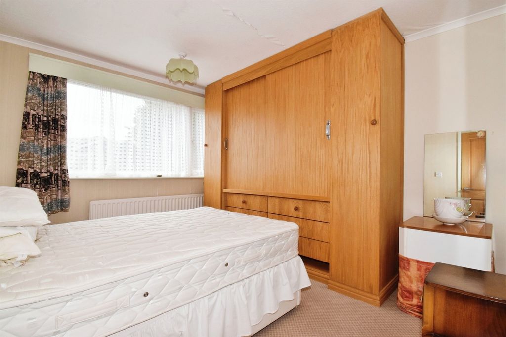 4 bed detached house for saleArreton Close, Leicester LE2 photo 3