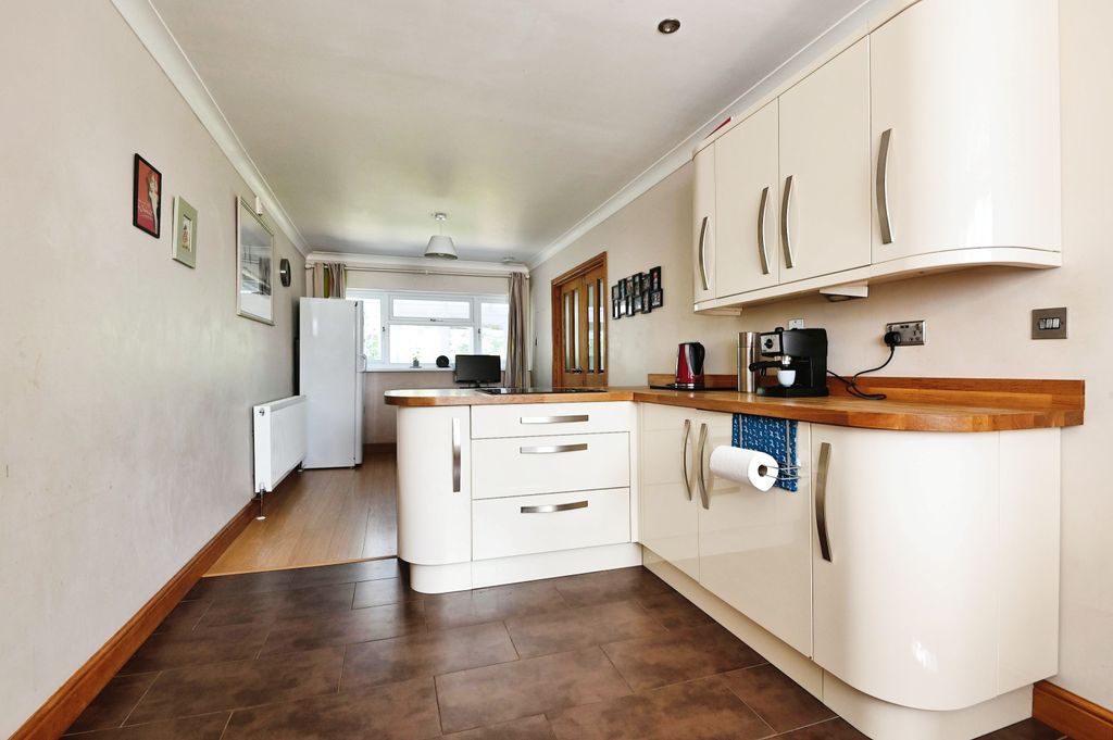Additional image 4 of 3 bed detached house for saleWigford Road, Dosthill, Tamworth, Staffordshire B77