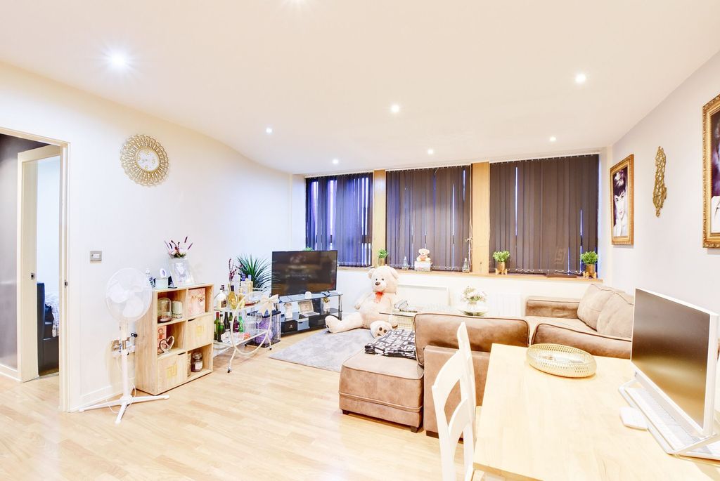 Additional image 2 of 2 bed flat for saleLee Circle, City Centre, Leicester LE1
