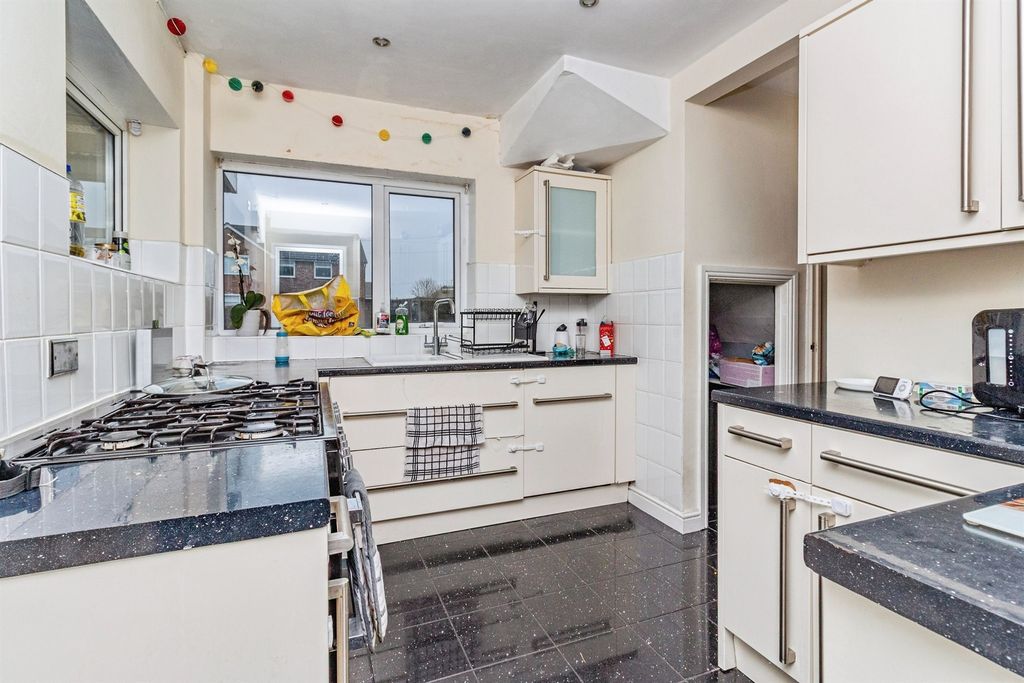 3 bed semi-detached house for saleDoxey Fields, Stafford ST16 photo 2