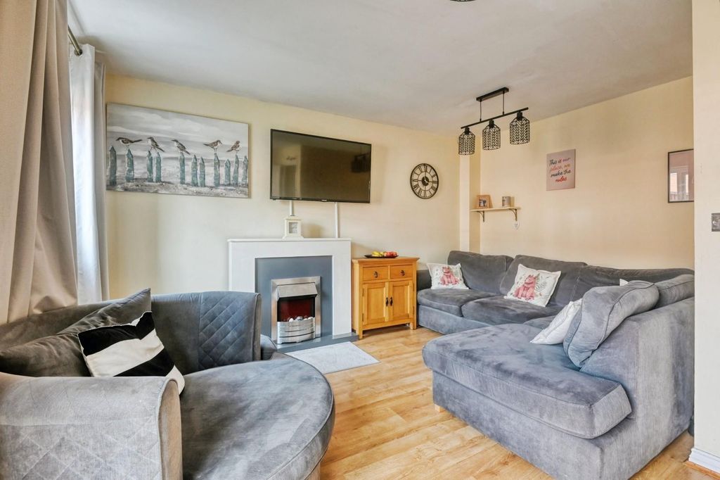Additional image 5 of 4 bed terraced house for saleTame Close, Wilnecote, Tamworth B77