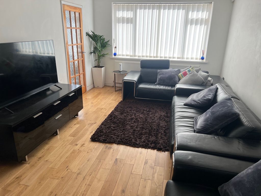 3 bed detached house for saleWoodcroft Avenue, Leicester LE2 photo 5
