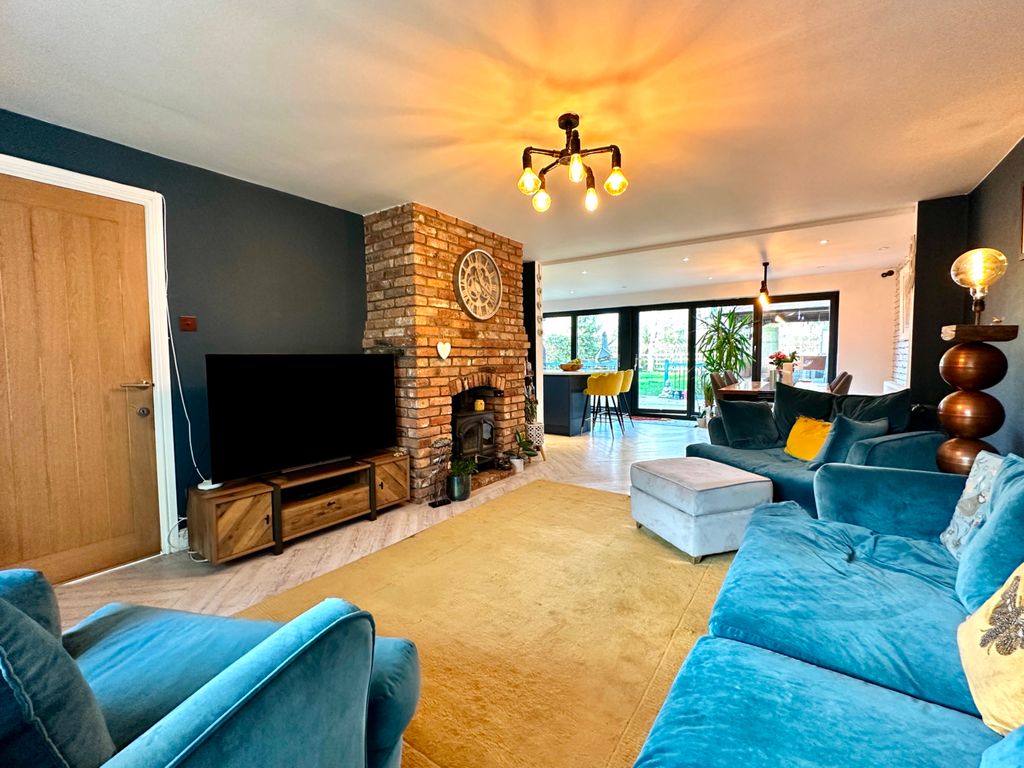 7 bed detached house for saleThe Croft, Engine Meadow WV11 photo 3