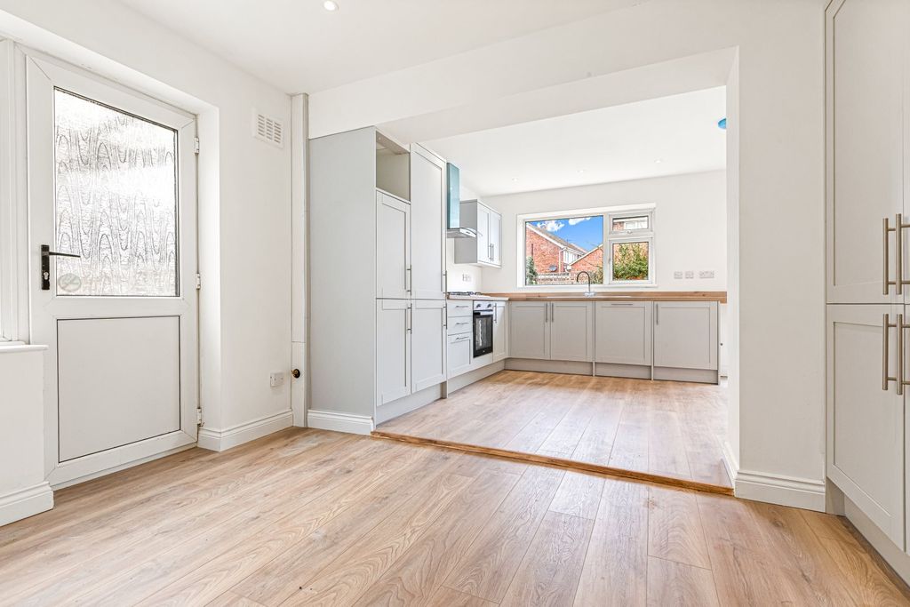 Additional image 9 of 3 bed semi-detached house for salePembroke Avenue, Wigston, Leicestershire LE18