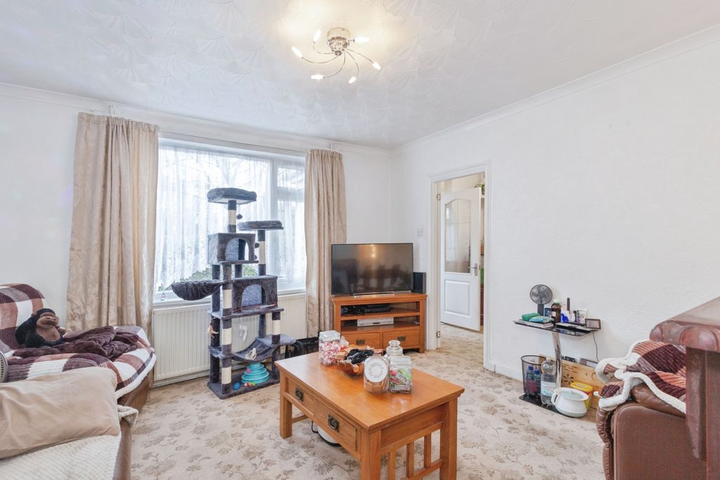 Additional image 2 of 3 bed semi-detached house for saleBeaumont Leys Lane, Leicester LE4