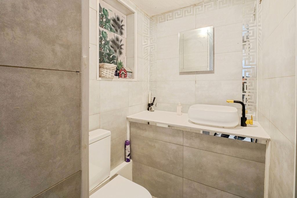 Additional image 21 of 6 bed detached house for saleGleneagles, Tamworth, Staffordshire B77