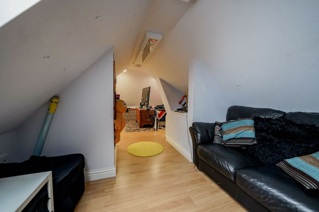 Additional image 24 of 5 bed end terrace house for salePeters Drive, Leicester, Leicestershire LE5