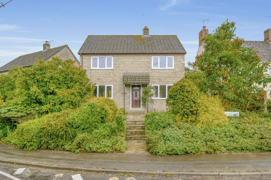 3 bed detached house for saleLittle Somerford, Chippenham, Wiltshire SN15