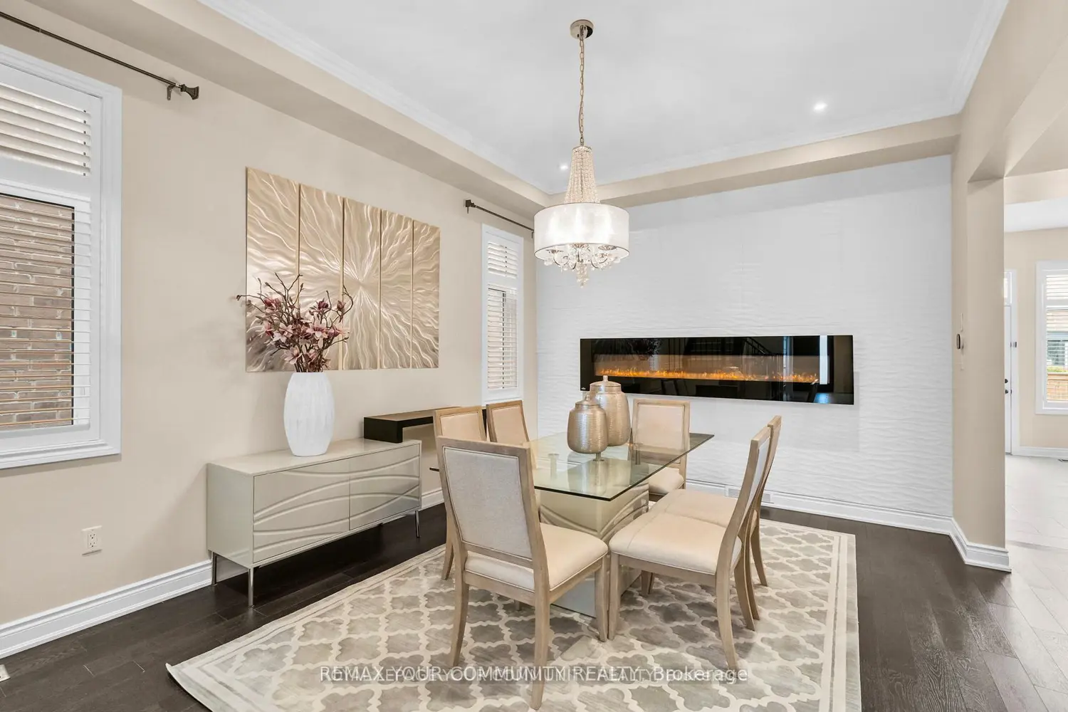 8 King Boulevard photo 3