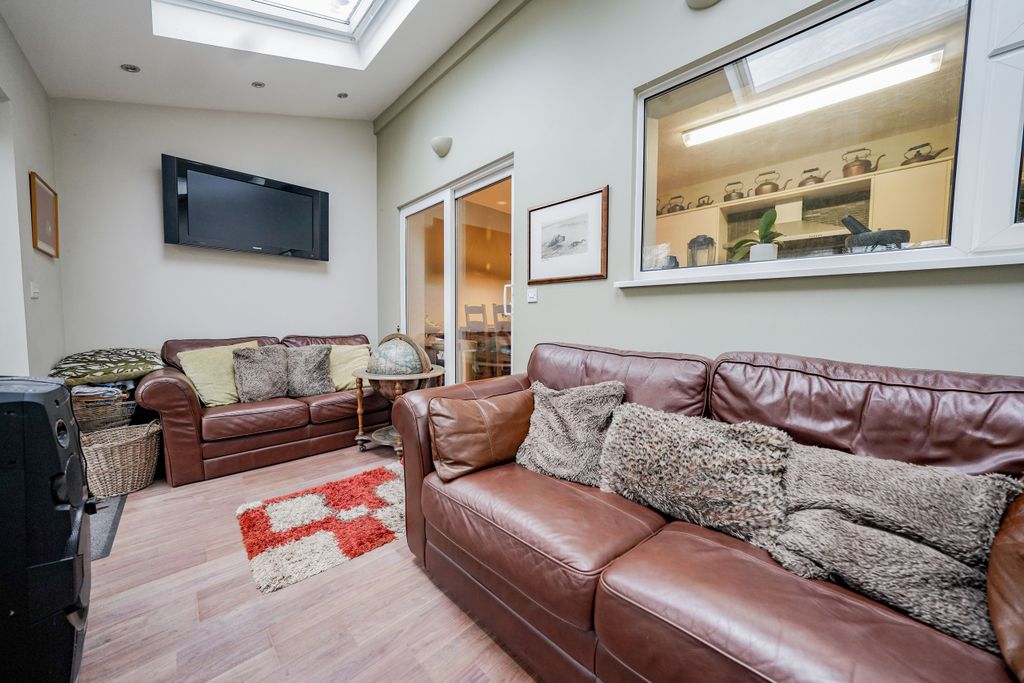 Additional image 9 of 5 bed end terrace house for salePeters Drive, Leicester, Leicestershire LE5