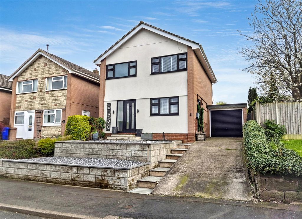 3 bed link detached house for saleDebenham Crescent, Eaton Park, Stoke-On-Trent ST2