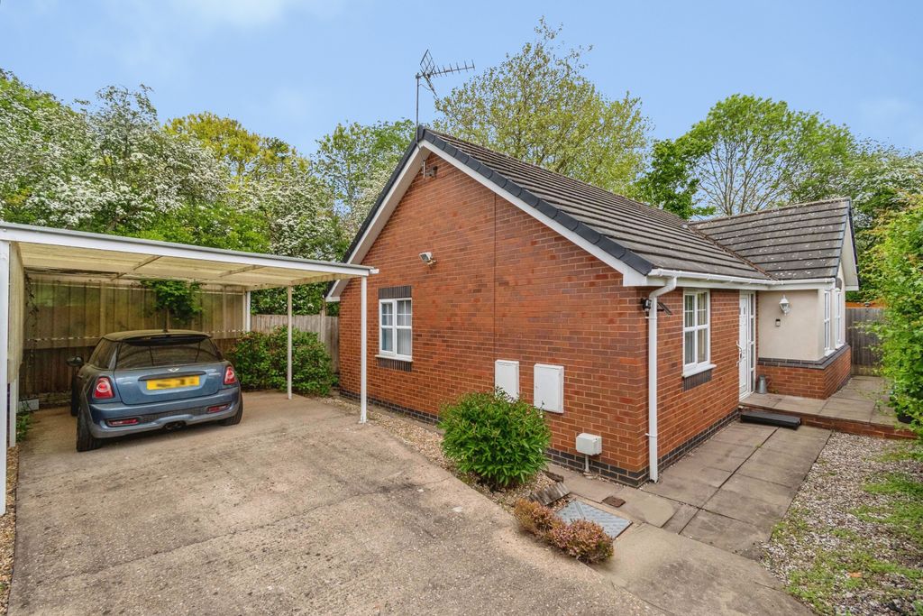 2 bed detached bungalow for saleRedhill Road, Cann WS11