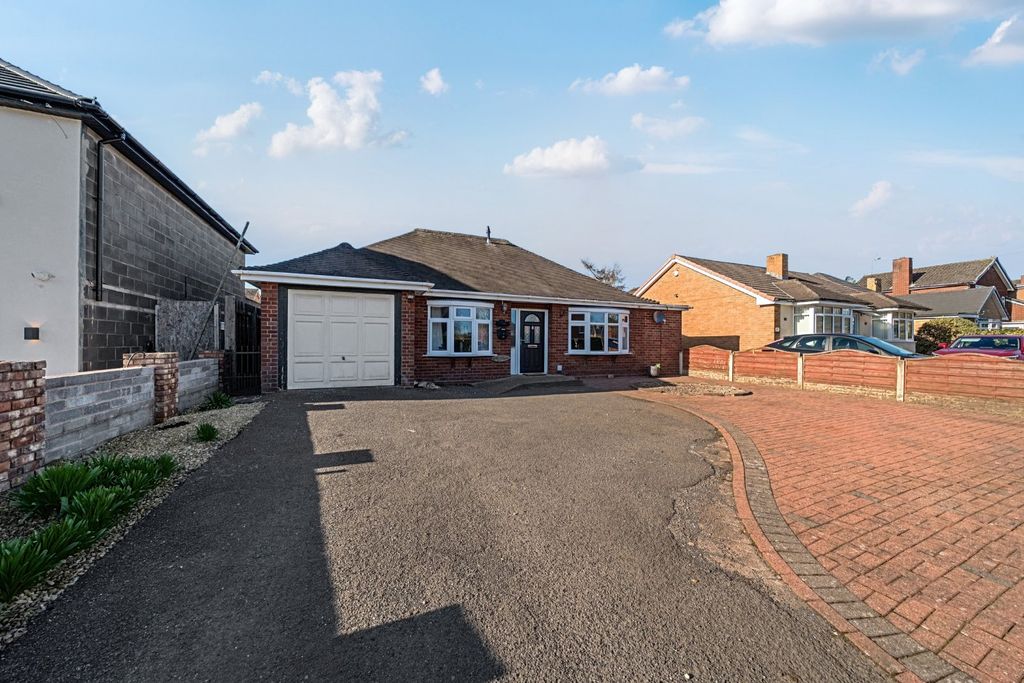 3 bed bungalow for saleBideford Way, Cannock, Staffordshire WS11
