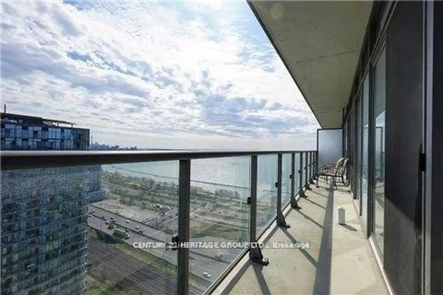 105 The Queensway Avenue 2201 photo 2