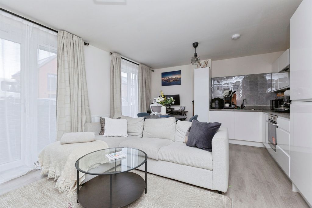 2 bed flat for salePingle Wharf Approach, Leicester LE3 photo 2