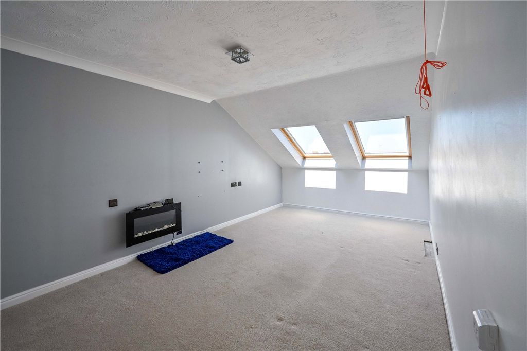 1 bed flat for saleWolverhampton Road, Forebridge, Stafford, Staffordshire ST17 photo 2