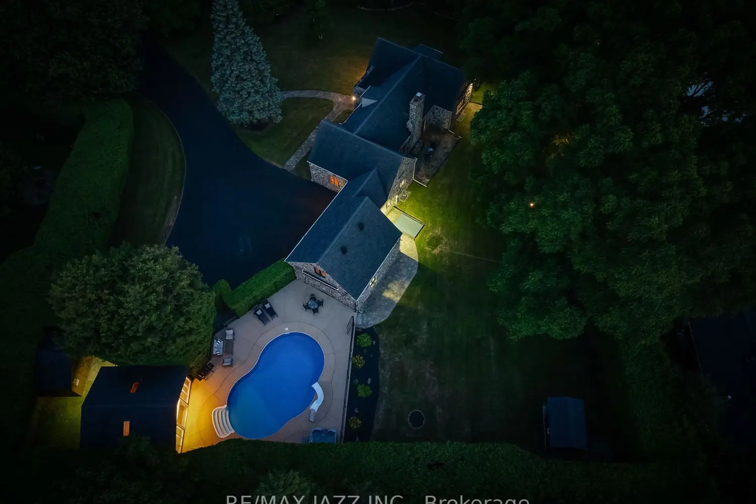 Additional image 2 of 690 Bessborough Drive