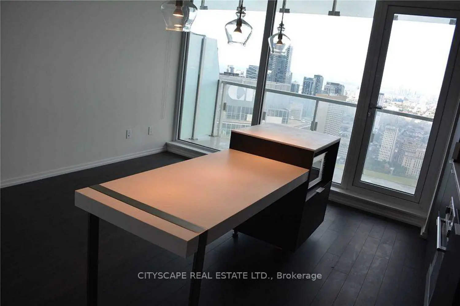 Additional image 5 of 197 Yonge Street 4810