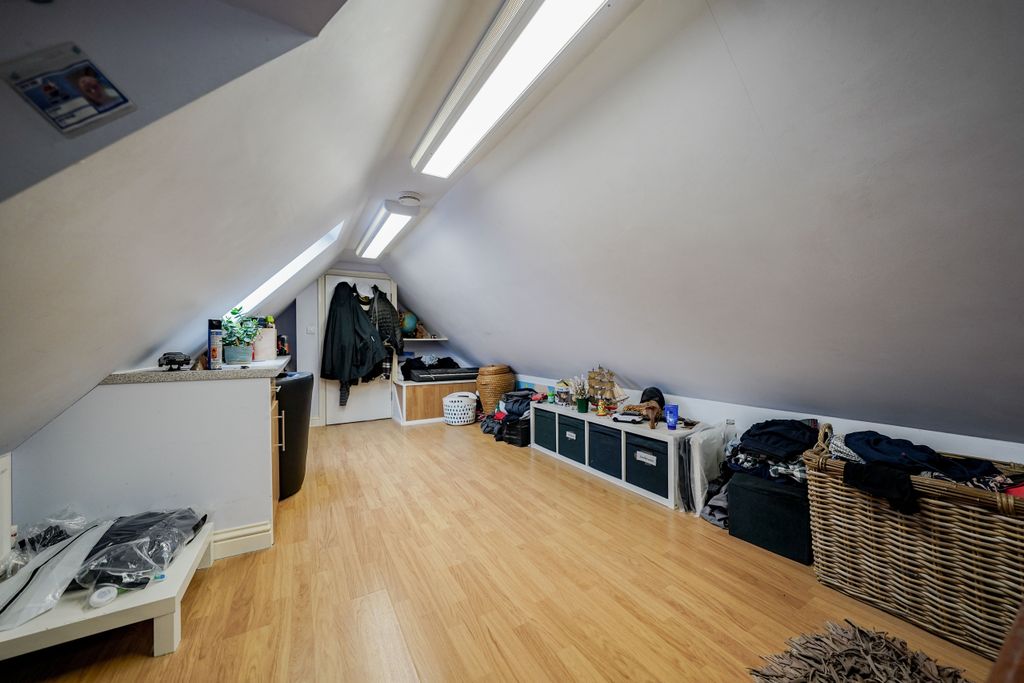 Additional image 22 of 5 bed end terrace house for salePeters Drive, Leicester, Leicestershire LE5