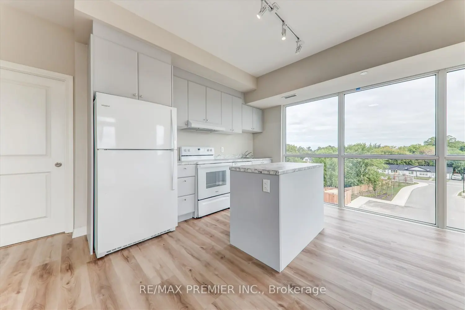 Additional image 9 of 50 Herrick Avenue Lp-17