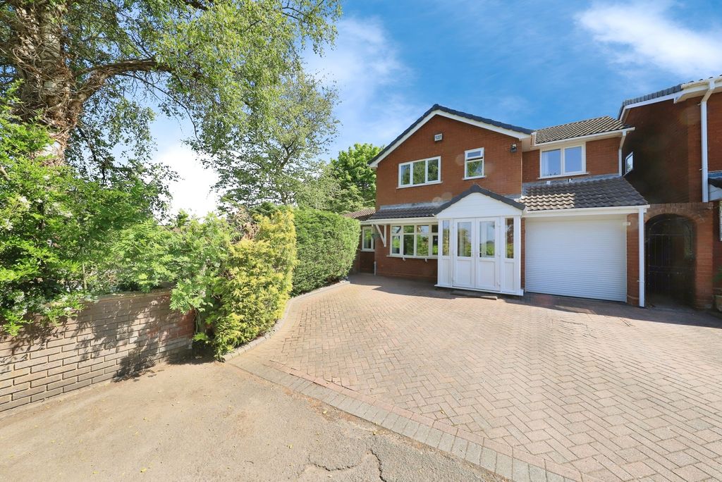4 bed detached house for saleStokesay Avenue, Perton Wolverhampton, Staffordshire WV6