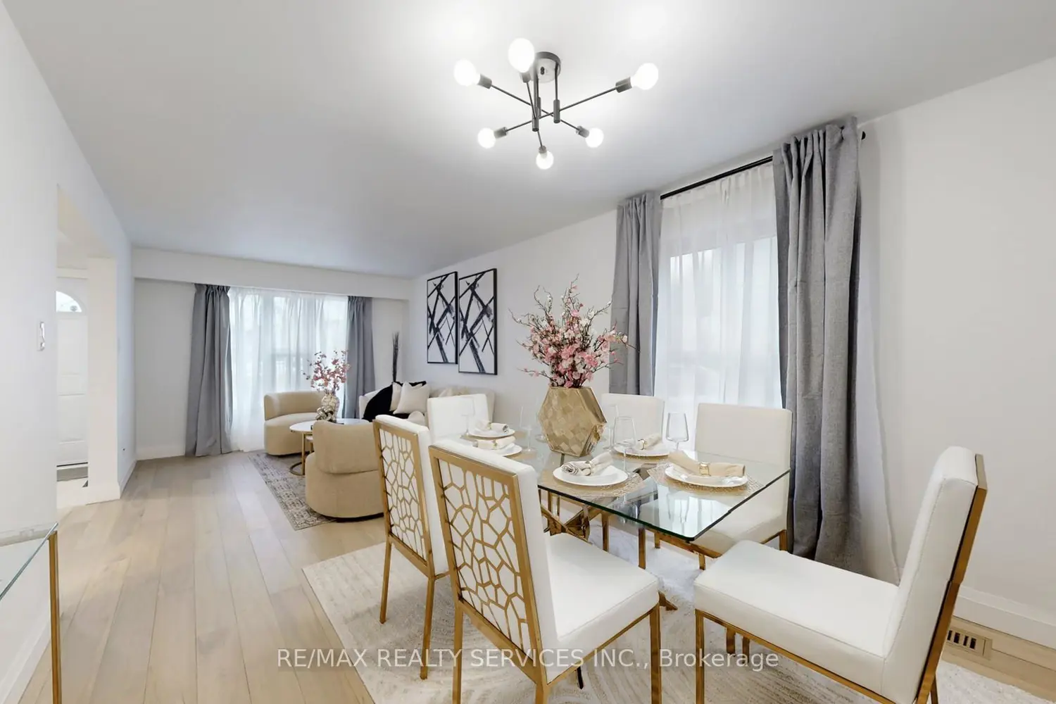 26 Mayfair Crescent photo 2