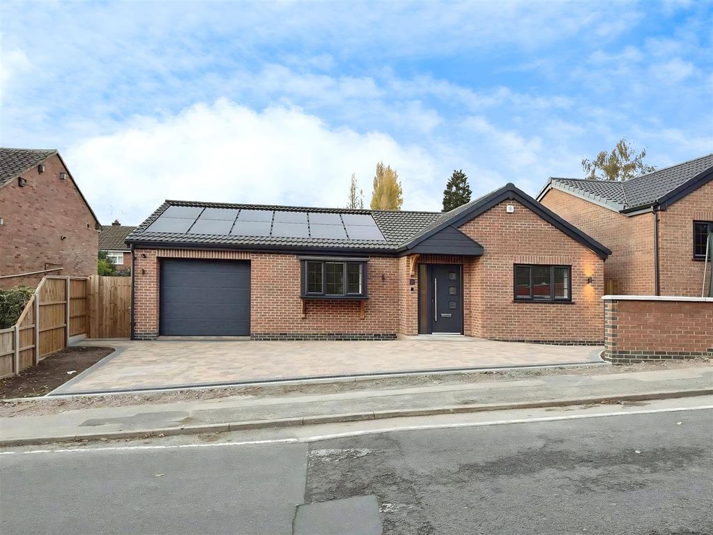 3 bed detached bungalow for saleGilmorton Avenue, Leicester LE2