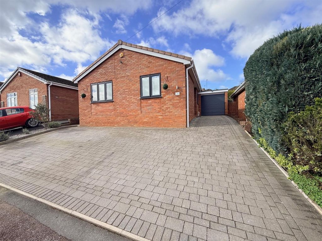 3 bed detached bungalow for saleLaburnum Close, Kinver, Stourbridge DY7