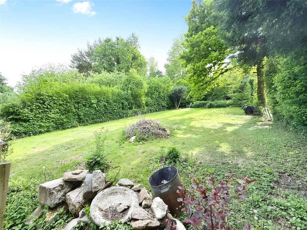 3 bed detached house for saleDevizes Road, Box SN13 photo 4