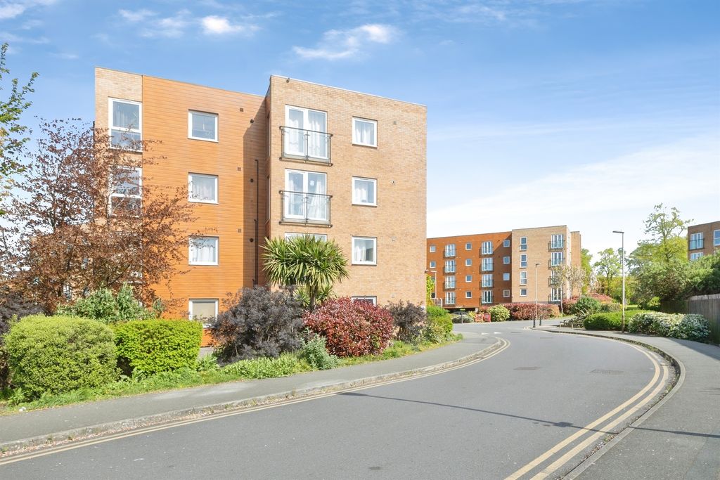 1 bed flat for salePavilion Close, Leicester LE2