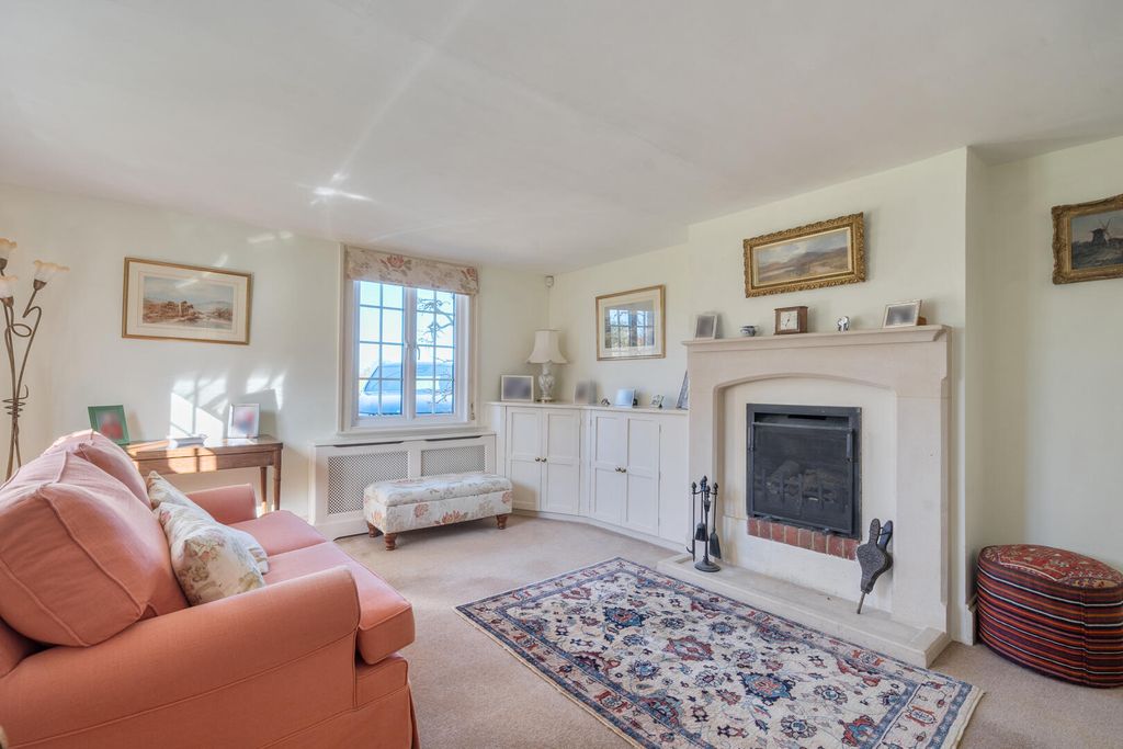 4 bed detached house for saleFieldside, Coate, Devizes SN10 photo 3