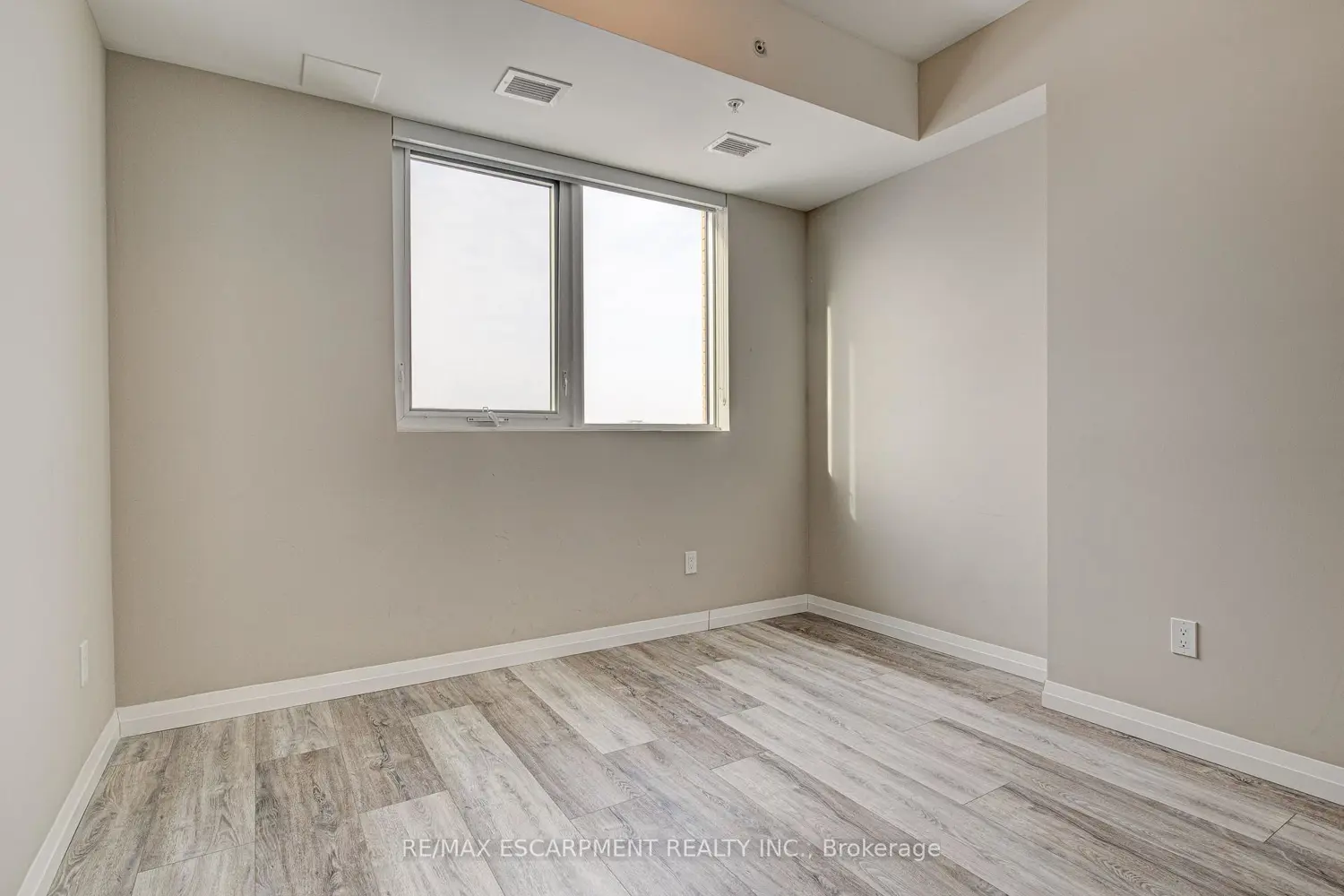 Additional image 10 of 108 Garment Street 1007
