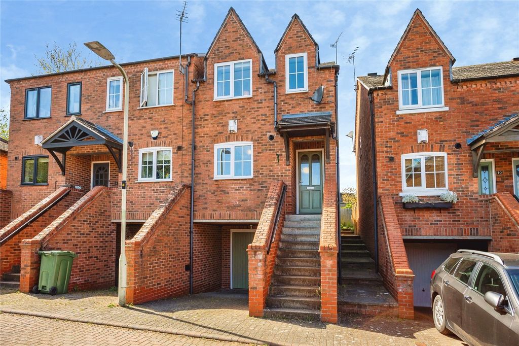 3 bed town house for saleThe Roods, Rothley, Leicester, Leicestershire LE7