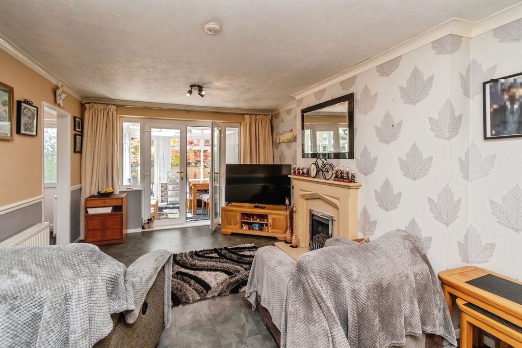 Additional image 2 of 3 bed bungalow for saleMount Close, Cheslyn Hay, Walsall WS6