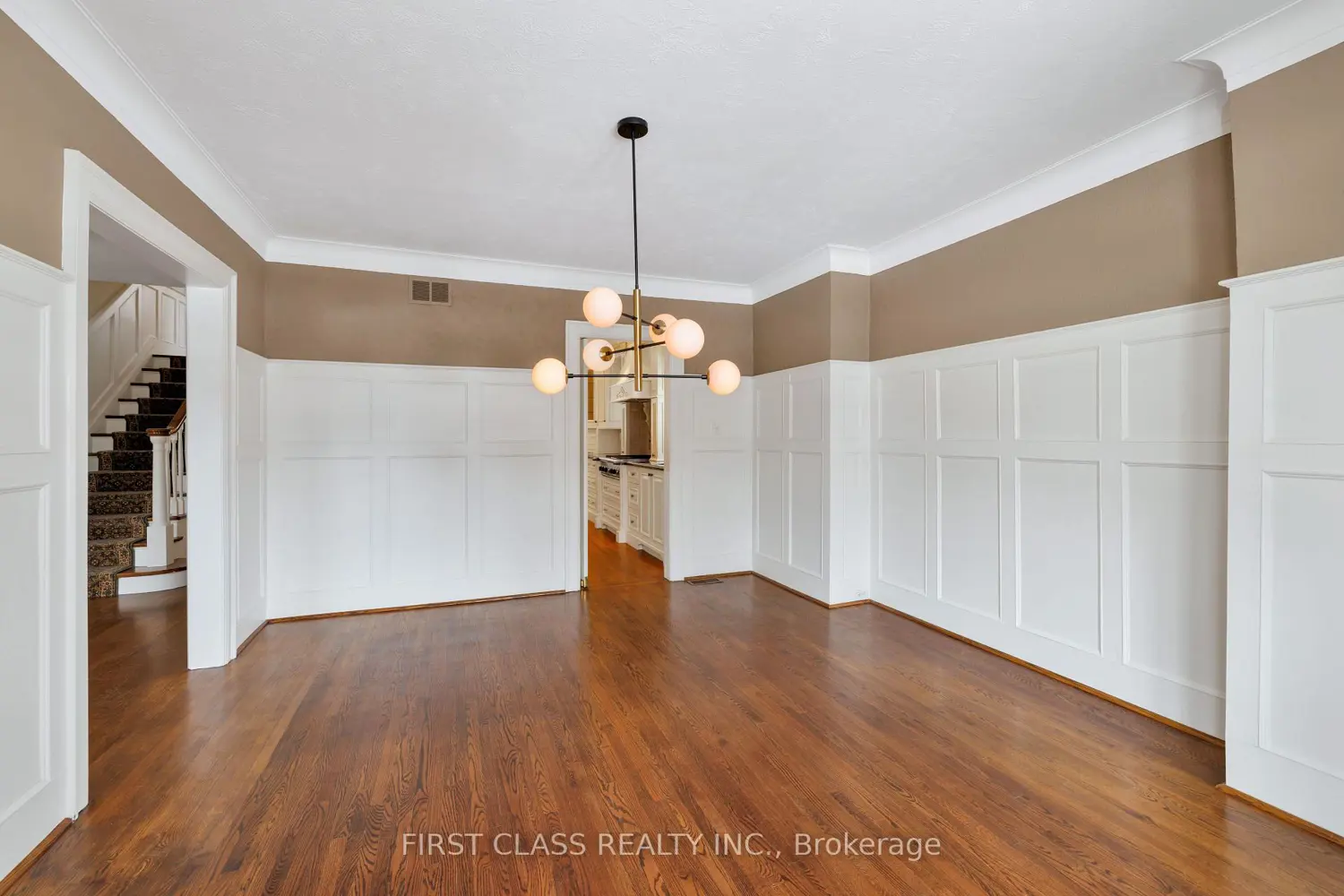 80 Douglas Drive photo 4